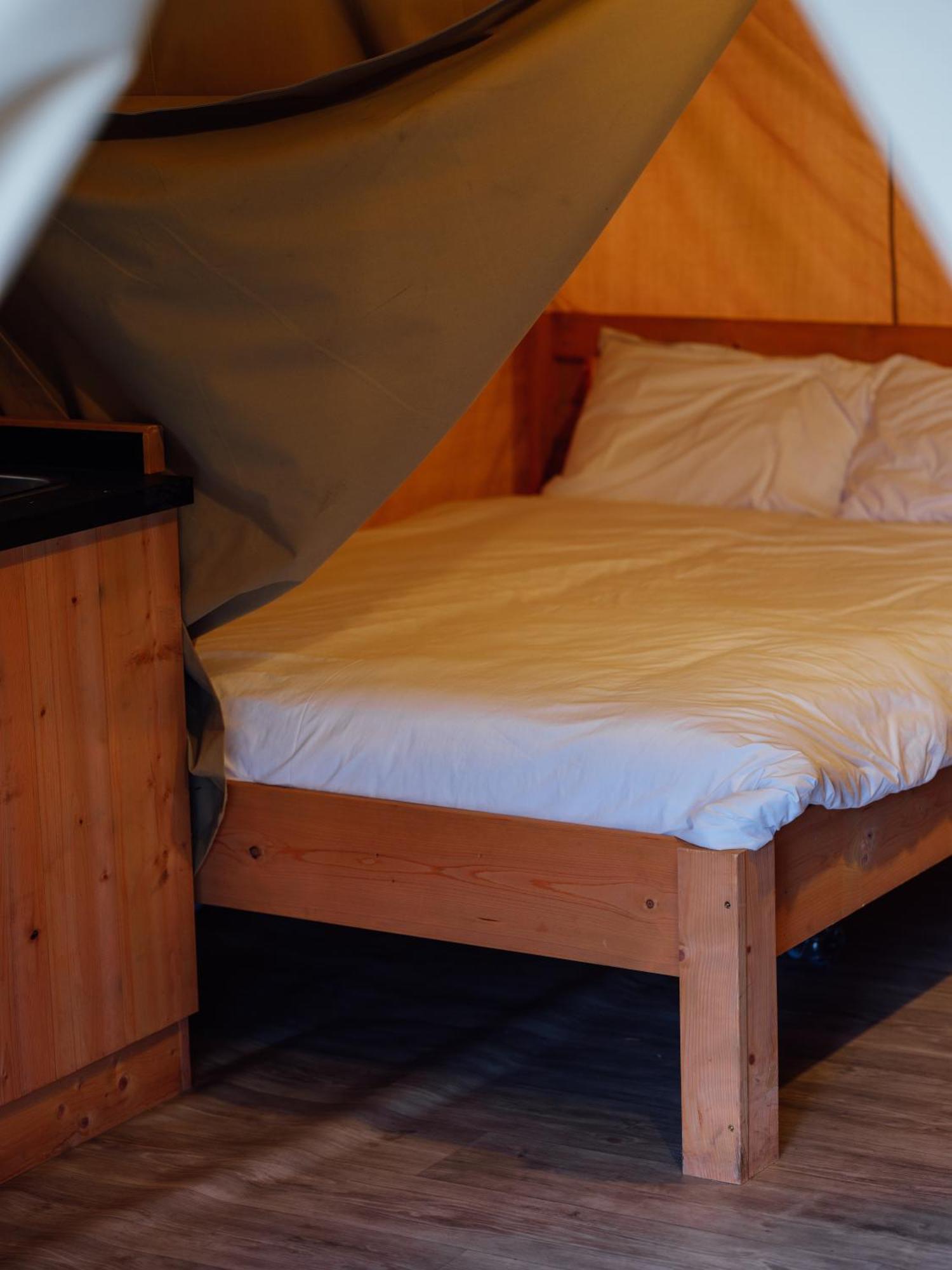 Sunset Retreats Safari Tent Ombersley Esterno foto