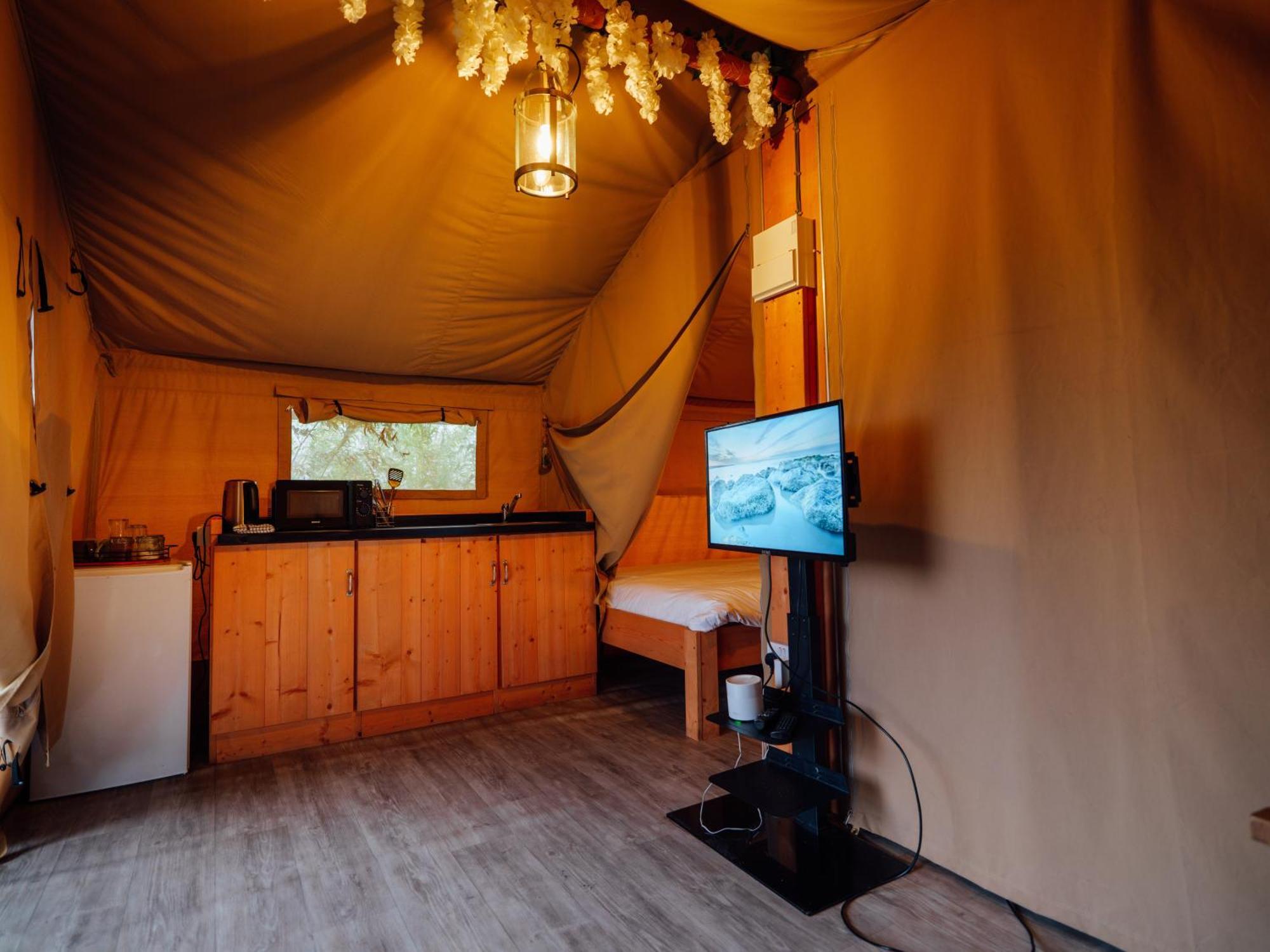 Sunset Retreats Safari Tent Ombersley Esterno foto
